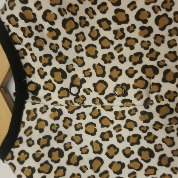 KYLE & DEENA leopard ruffled onesie 3-6m - Picture 7 of 7
